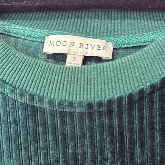 Moon River Green Puff Sleeve Ribbed Blouse - Picture 2 of 3